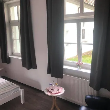 Internat Schloss Spiegelberg Bed and breakfast