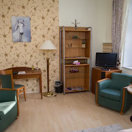 Internat Schloss Spiegelberg Bed and breakfast