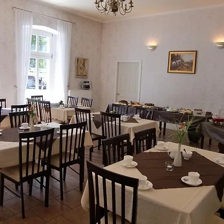 Internat Schloss Spiegelberg Bed & Breakfast Neustadt (Dosse)